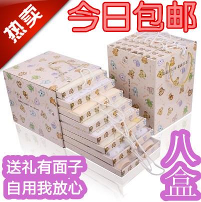 Coffret cadeau pour bébé - Vêtements + Fournitures BABY Voir la description Ref 1957511