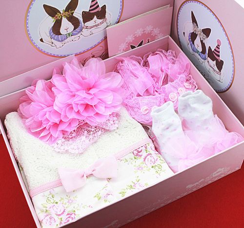 Coffret cadeau pour bébé - Vêtements + Chaussures accessoires Ref 1957543
