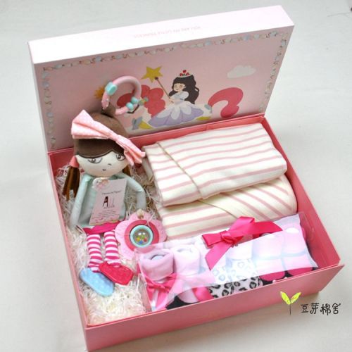 Coffret cadeau pour bébé Une famille de quatre coffrets cadeaux - Ref 1957583