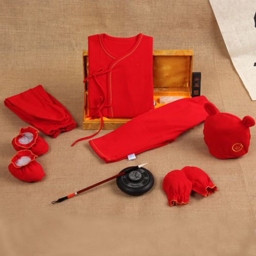 Coffret cadeau pour bébé - Vêtements + Fournitures Ref 1958037