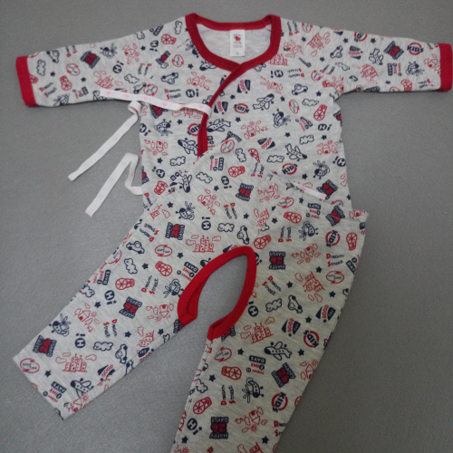 Coffret cadeau pour bébé - vêtements Ref 1958298