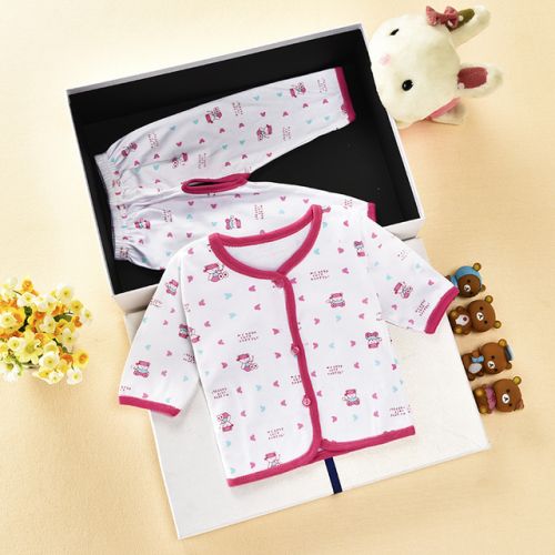 Coffret cadeau pour bébé - vêtements Ref 1958896