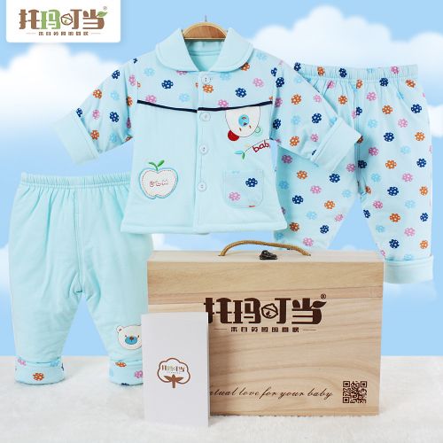 Coffret cadeau pour bébé - vêtements Ref 1959078