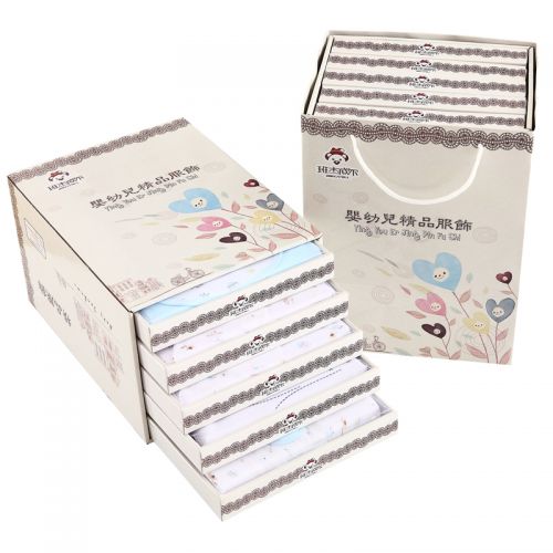 Coffret cadeau pour bébé - Vêtements + Fournitures BANJVALL Ref 1959219