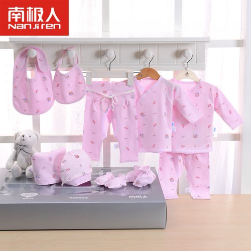 Coffret cadeau pour bébé - Vêtements + Fournitures NCQ6T80033 Ref 1959363