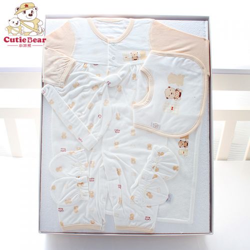 Coffret cadeau pour bébé - Vêtements + Fournitures XB8951 Ref 1959384