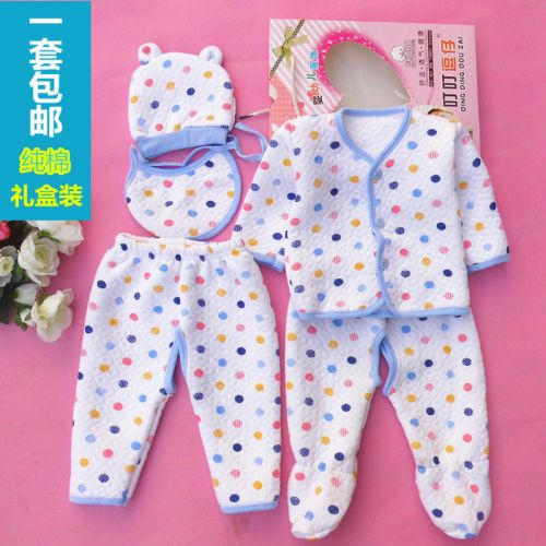 Coffret cadeau pour bébé - Vêtements + Accessoires Voir la description Ref 1959432