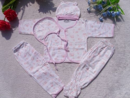 Coffret cadeau pour bébé - vêtements Ref 1959740