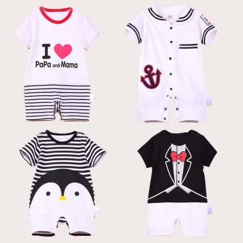 Coffret cadeau pour bébé - vêtements Ref 1959744