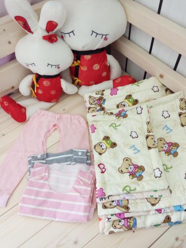 Coffret cadeau pour bébé - Vêtements + Fournitures Ref 1959799