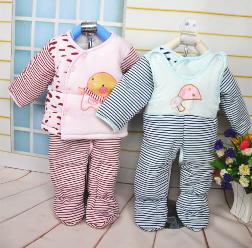 Coffret cadeau pour bébé - vêtements Ref 1959914