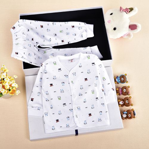 Coffret cadeau pour bébé - vêtements Ref 1959940