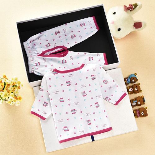 Coffret cadeau pour bébé - vêtements Voir la description Ref 1960140