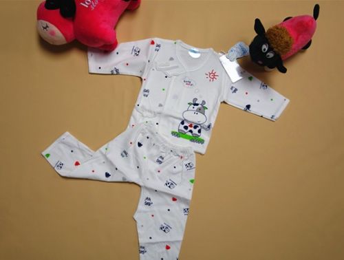 Coffret cadeau pour bébé - vêtements BABY Ref 1960316