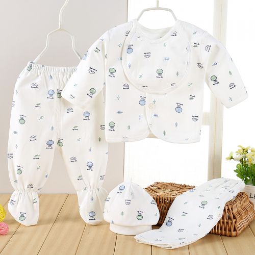 Coffret cadeau pour bébé - vêtements Ref 1960687