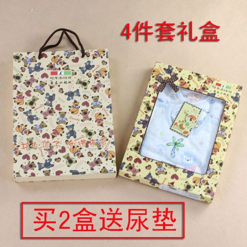 Coffret cadeau pour bébé - Vêtements + Accessoires BN4 Ref 1960752