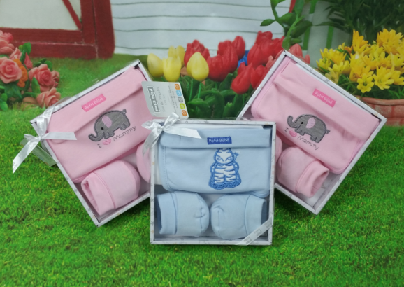 Coffret cadeau pour bébé - Vêtements + Accessoires en coton Ref 1960958