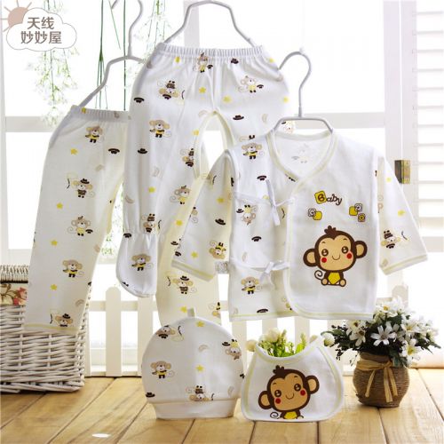 Coffret cadeau pour bébé - Vêtements + Fournitures T6205 Le coton biologique Ref 1961405