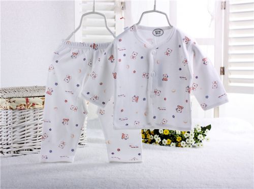 Coffret cadeau pour bébé - vêtements Ref 1961608