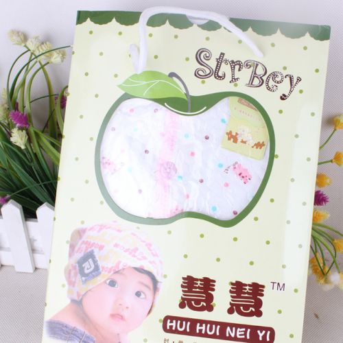 Coffret cadeau pour bébé - Vêtements + Accessoires Ref 1961772