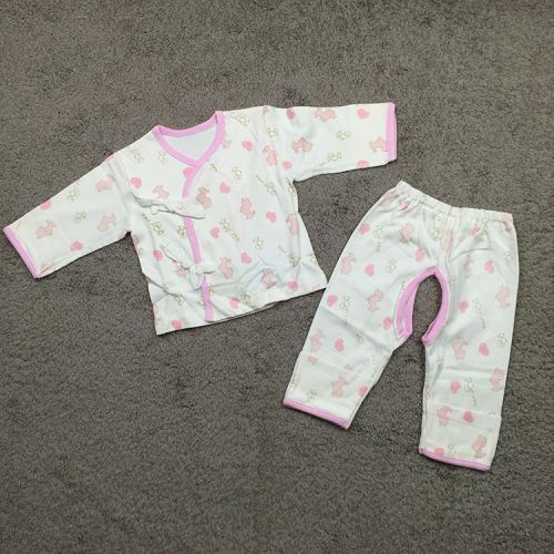 Coffret cadeau pour bébé - vêtements Ref 1962512