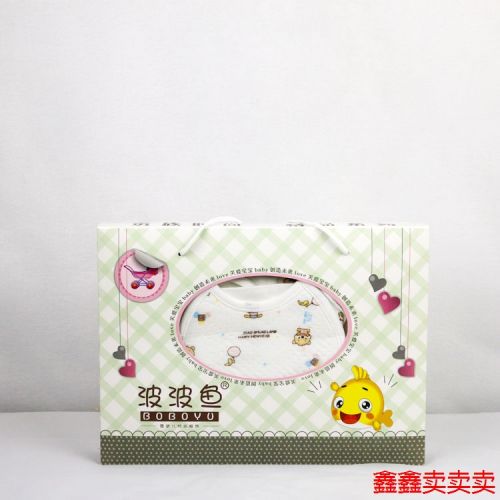 Coffret cadeau pour bébé - vêtements Voir la description Ref 1962532