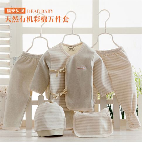 Coffret cadeau pour bébé - Vêtements + Accessoires Ref 1962823