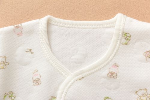 Coffret cadeau pour bébé - vêtements Ref 1963054