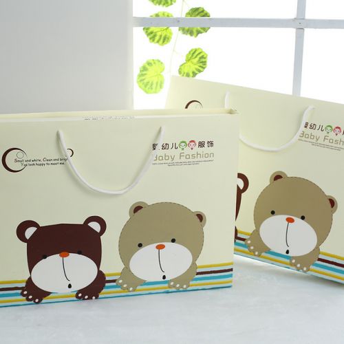 Coffret cadeau pour bébé - Vêtements + Accessoires Ref 1963129