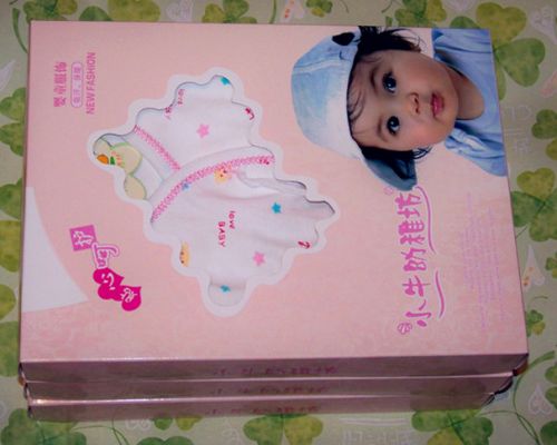 Coffret cadeau pour bébé - vêtements Ref 1963758