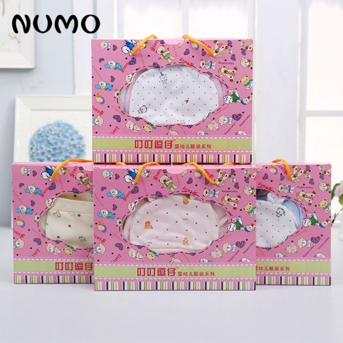 Coffret cadeau pour bébé - vêtements Ref 1963933