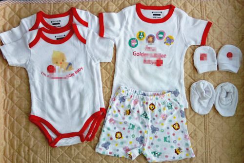 Coffret cadeau pour bébé - Vêtements + Accessoires Ref 1963998