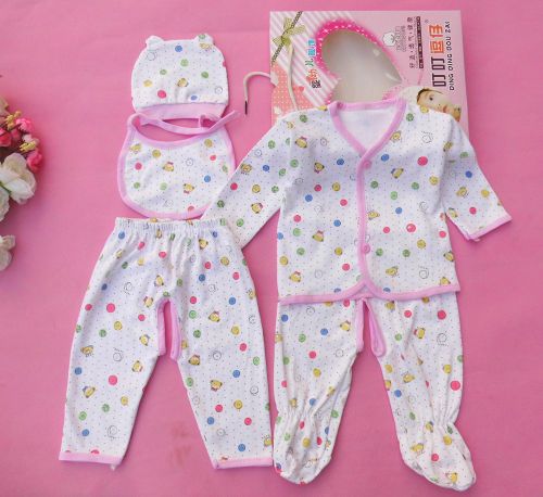 Coffret cadeau pour bébé - Vêtements + Accessoires Voir la description Ref 1964025