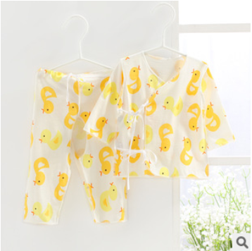 Coffret cadeau pour bébé - vêtements Ref 1964060