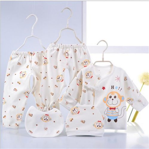 Coffret cadeau pour bébé - vêtements Ref 1964100