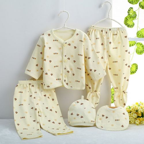 Coffret cadeau pour bébé - Vêtements + Fournitures Ref 1964151