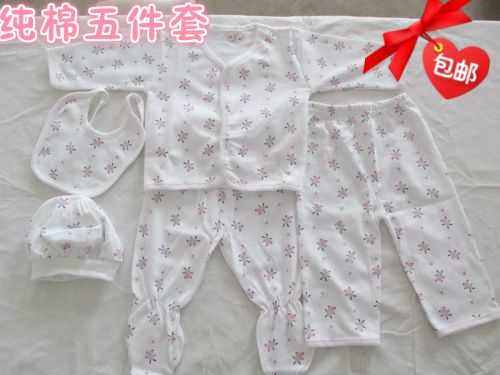 Coffret cadeau pour bébé - Vêtements + Accessoires Ref 1964388