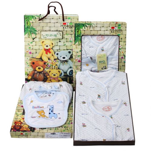 Coffret cadeau pour bébé - Vêtements + Accessoires MN4 Ref 1964707