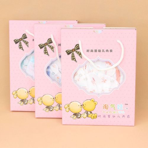 Coffret cadeau pour bébé - Vêtements + Fournitures Ref 1964772