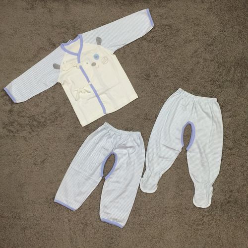 Coffret cadeau pour bébé - vêtements Ref 1964785