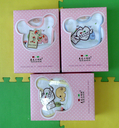 Coffret cadeau pour bébé - Vêtements + Accessoires petites boîtes-cadeaux Ref 1965043