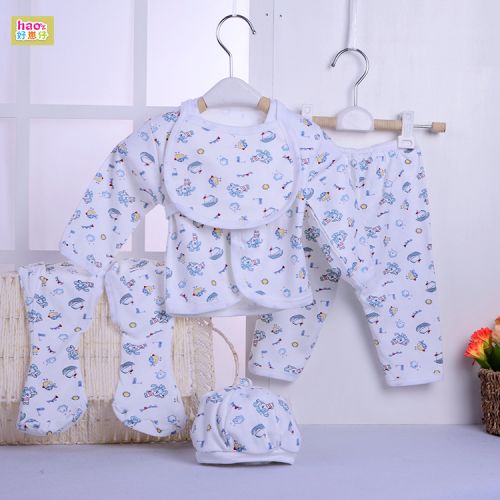 Coffret cadeau pour bébé - Vêtements + Accessoires Ref 1965079