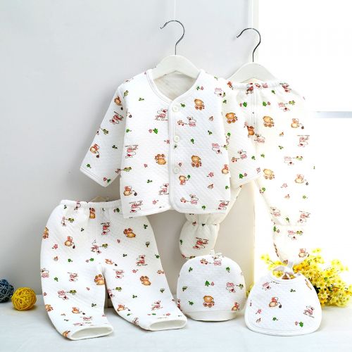 Coffret cadeau pour bébé - Vêtements + Accessoires Ref 1965100