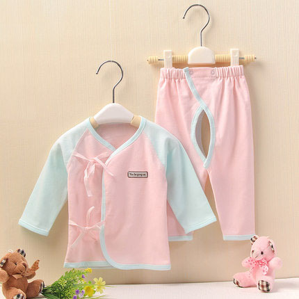 Coffret cadeau pour bébé - vêtements Ref 1965212