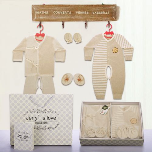 Coffret cadeau pour bébé - Vêtements + Fournitures MAFABEBE Ref 1965785