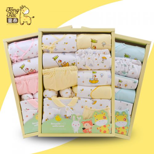 Coffret cadeau pour bébé - Vêtements + Accessoires L70039 Ref 1965804