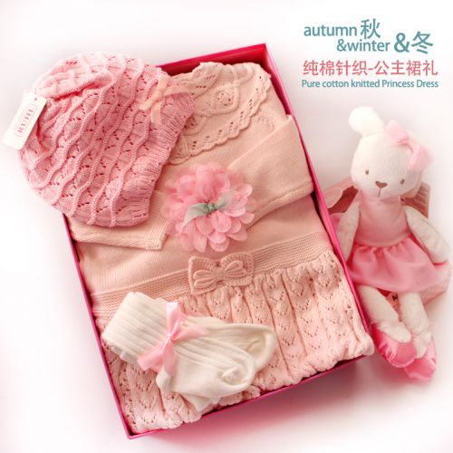 Coffret cadeau pour bébé - Vêtements + Accessoires Ref 1965877