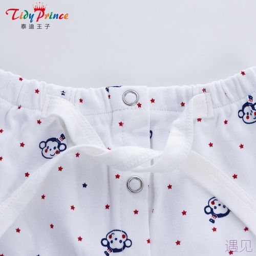 Coffret cadeau pour bébé - Vêtements + Accessoires Ref 1965984