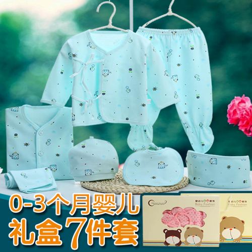 Coffret cadeau pour bébé - Vêtements + Fournitures GTBB Voir la description Ref 1966143