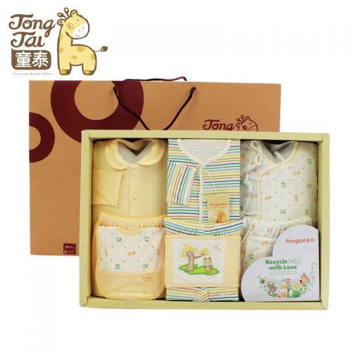 Coffret cadeau pour bébé - Vêtements + Accessoires Ref 1969944
